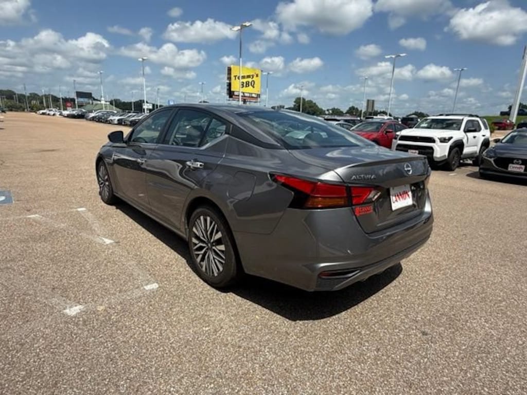 Used 2024 Nissan Altima 2.5 SV Sedan