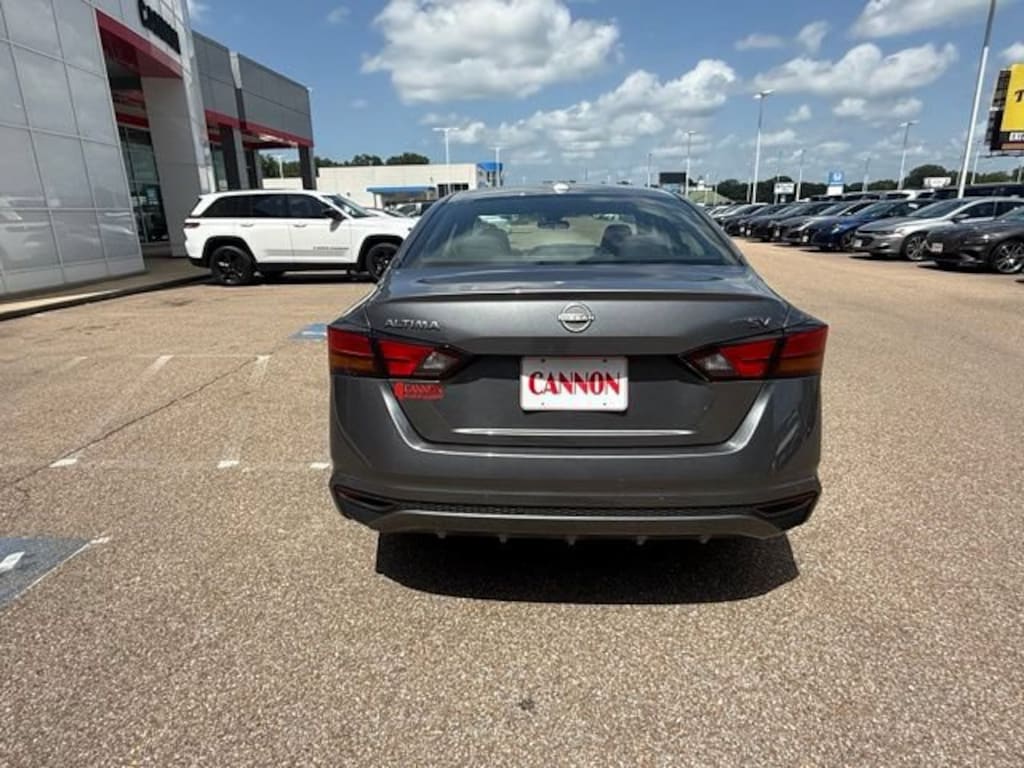 Used 2024 Nissan Altima 2.5 SV Sedan