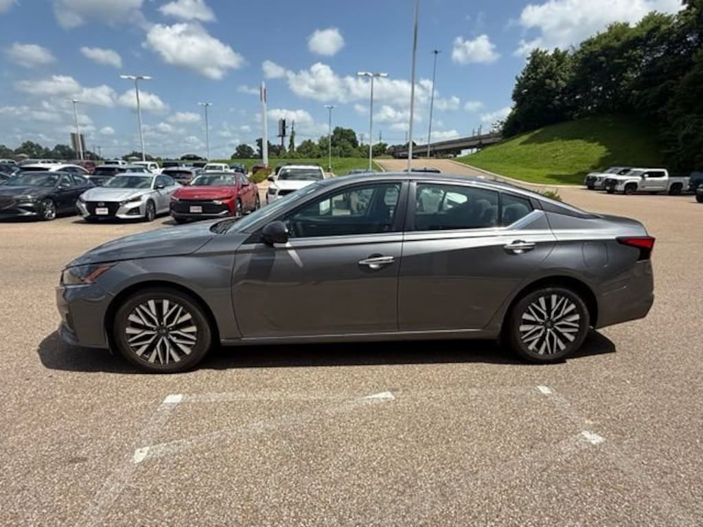 Used 2024 Nissan Altima 2.5 SV Sedan