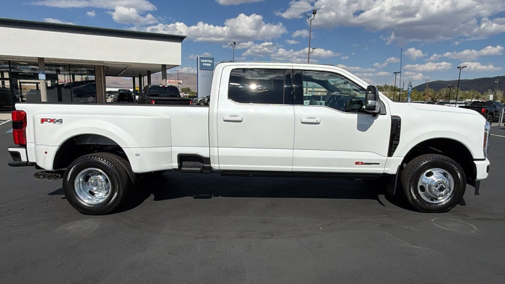 New 2027 Ford Super Duty F-350 Platinum 4WD Crew CAB 8 BOX