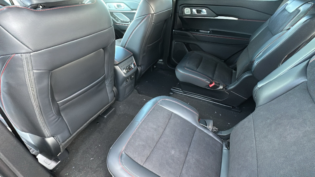 2026 Ford Explorer ST - Photo 24