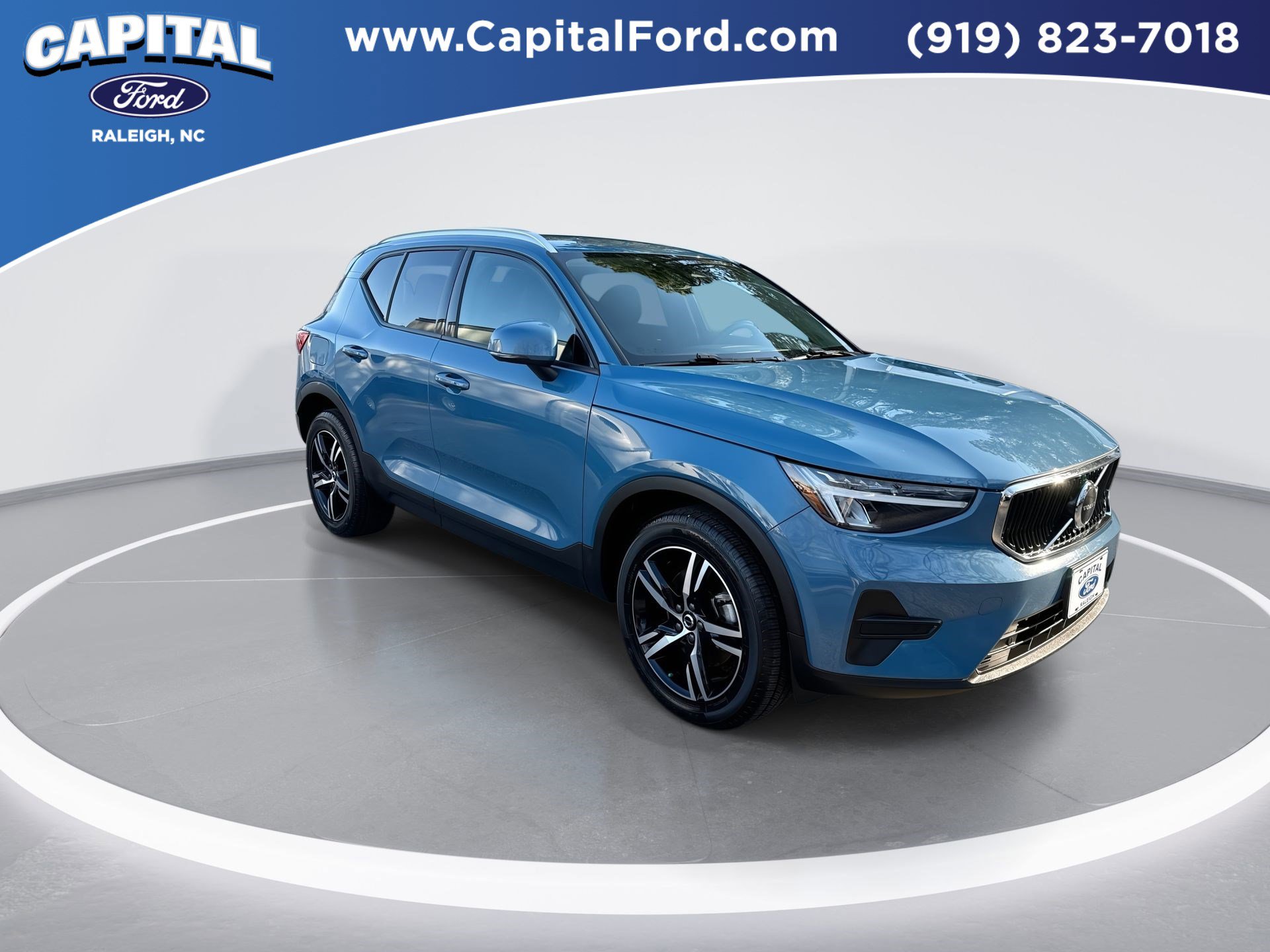 Used 2023 Volvo XC40 B5 AWD Core SUV