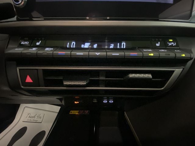 2025 Toyota Camry LE - Photo 19