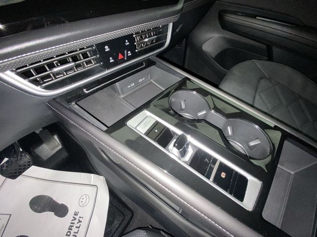 2024 Volkswagen Atlas SE w/Tech - Photo 18