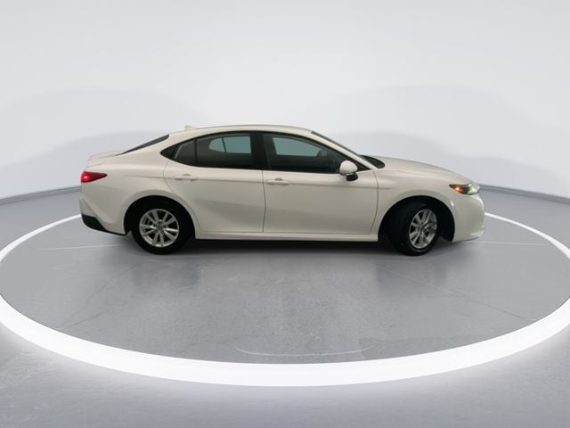 2025 Toyota Camry LE - Photo 7