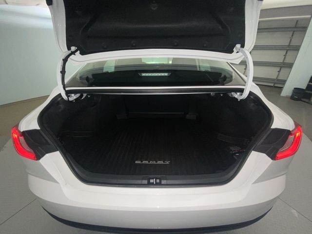 2025 Toyota Camry LE - Photo 23