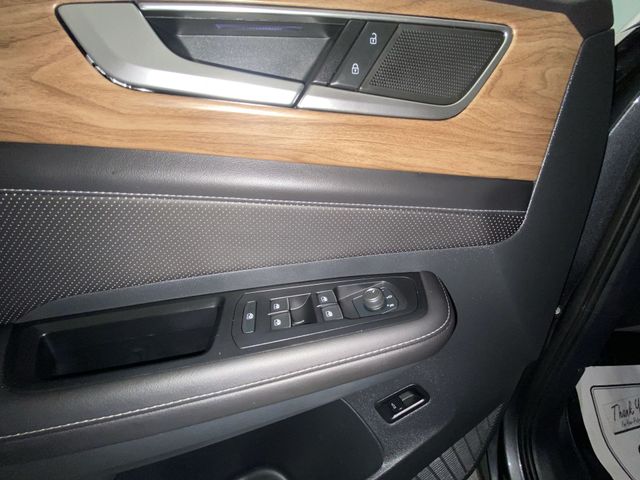 2024 Volkswagen Atlas SE w/Tech - Photo 12