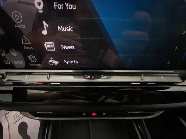 2024 Volkswagen Atlas SE w/Tech - Photo 17