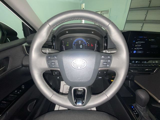 2025 Toyota Camry LE - Photo 14