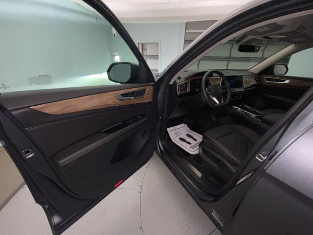 2024 Volkswagen Atlas SE w/Tech - Photo 10
