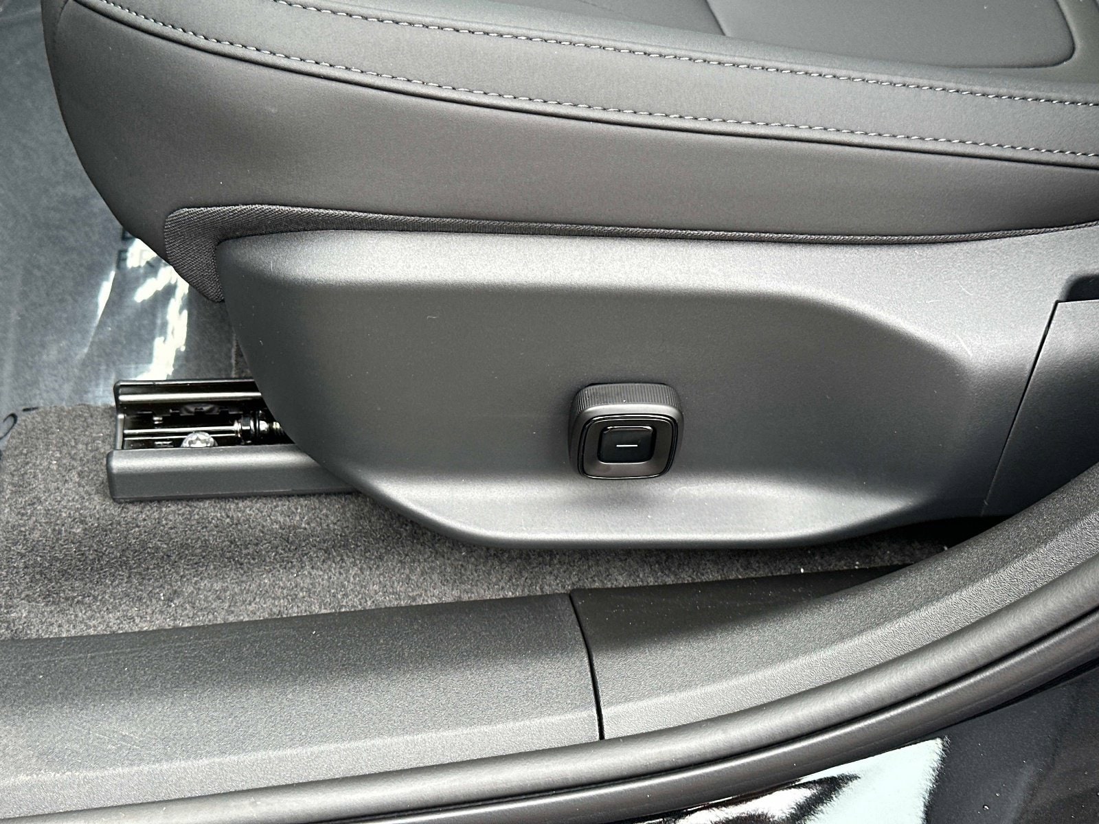 2026 Volvo EX30 Plus - Photo 16
