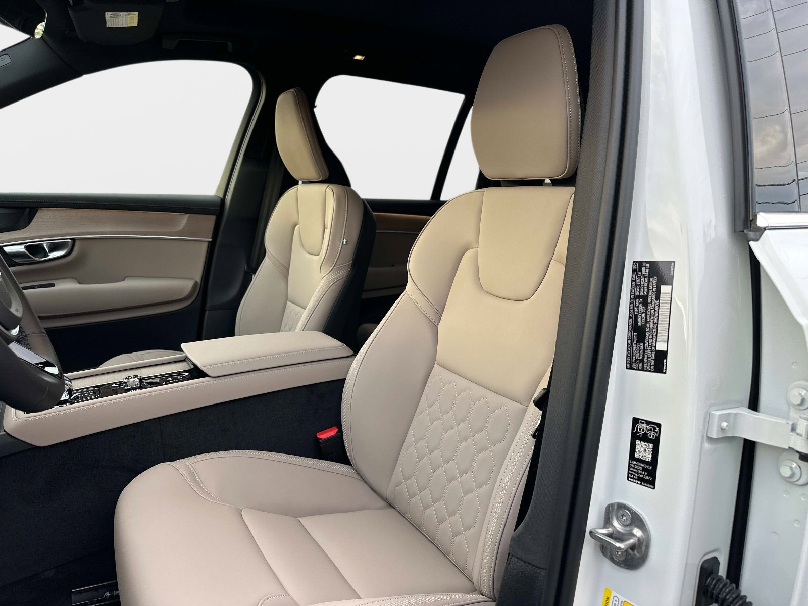 2026 Volvo XC90 Plus - Photo 18