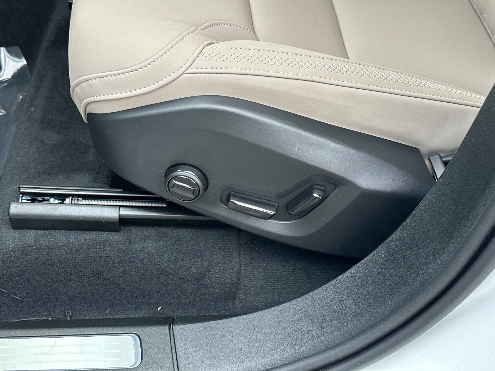 2026 Volvo XC90 Plus - Photo 17