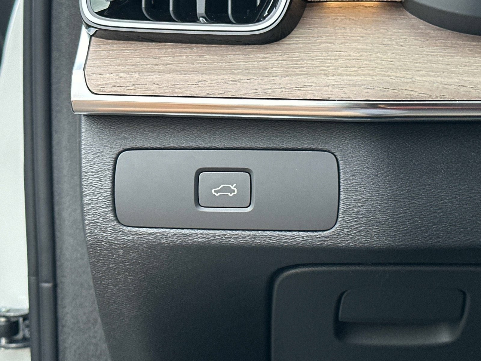 2026 Volvo XC90 Plus - Photo 27
