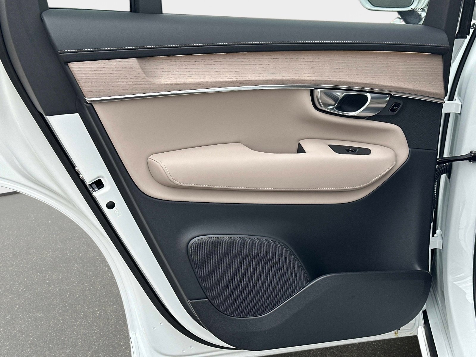 2026 Volvo XC90 Plus - Photo 11