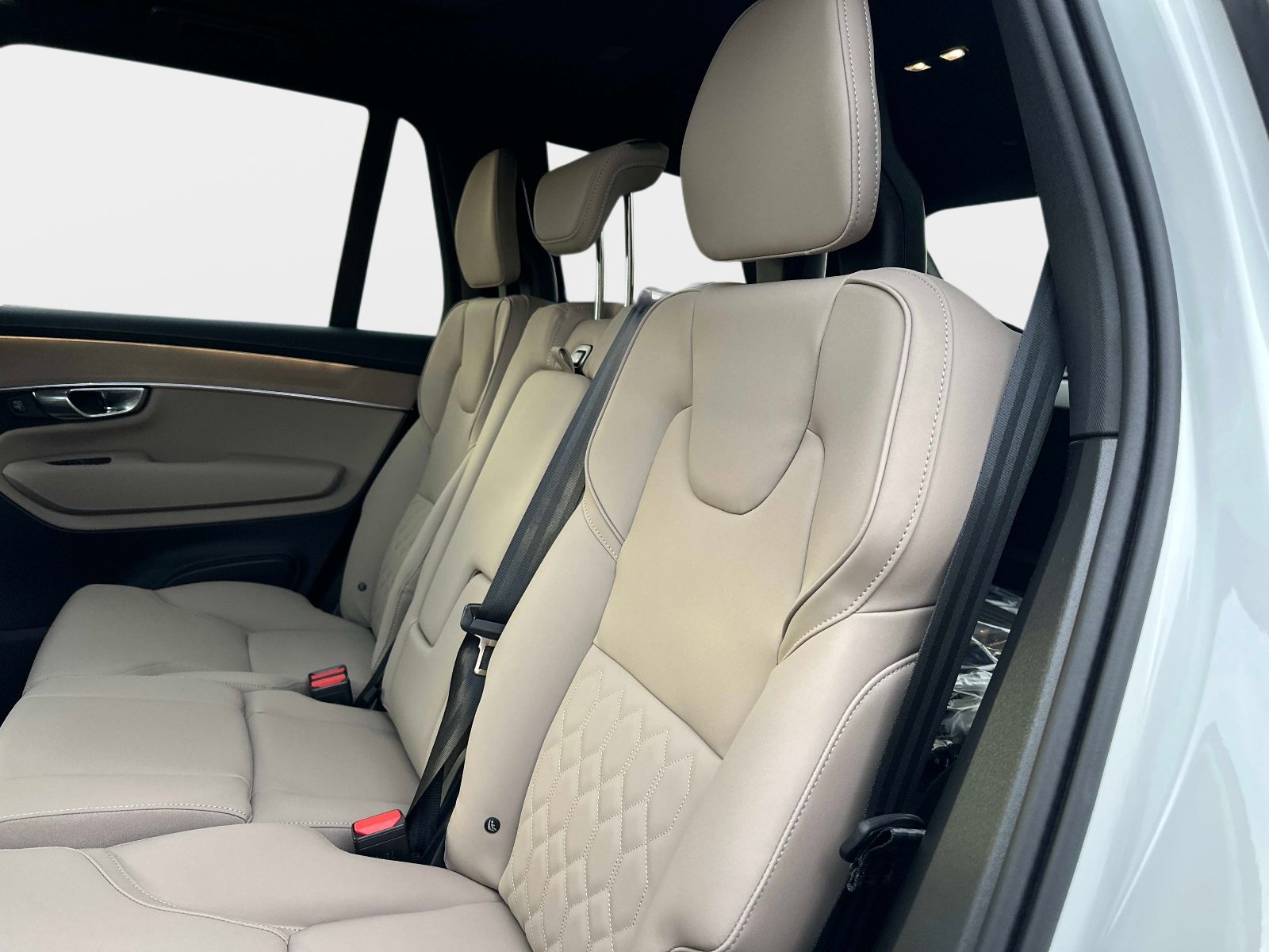 2026 Volvo XC90 Plus - Photo 12