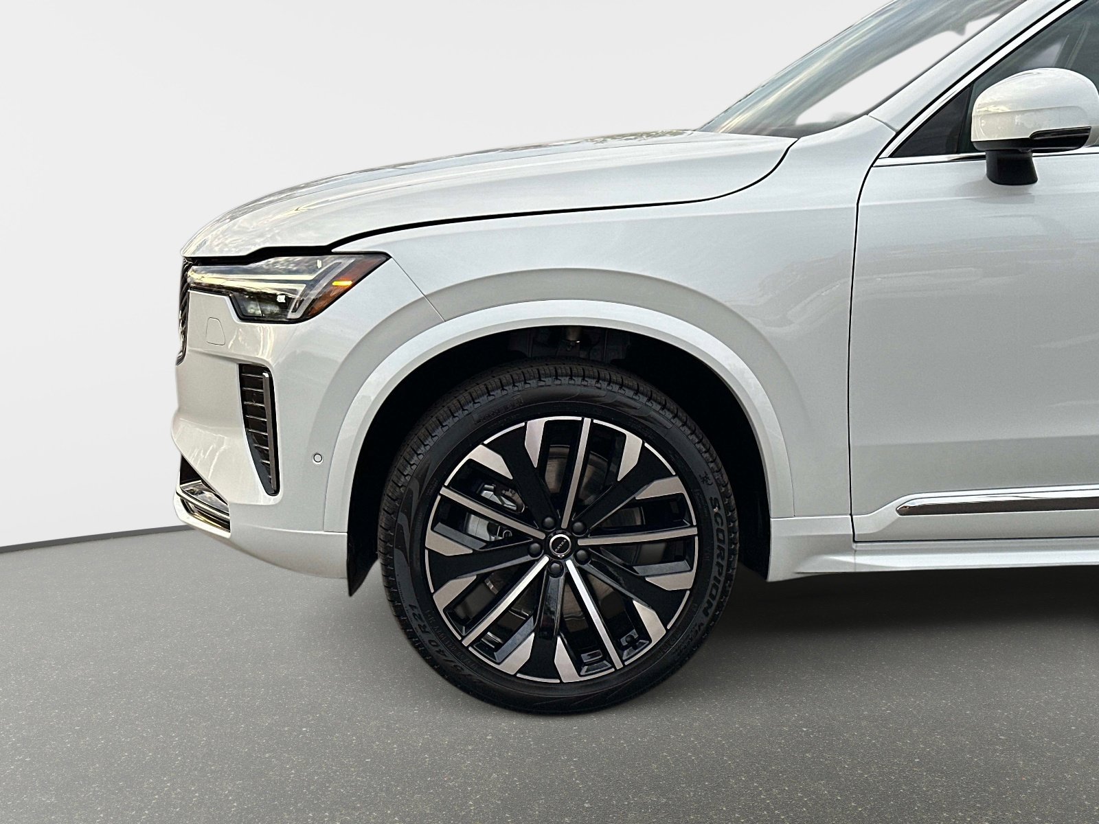 2026 Volvo XC90 Plus - Photo 10