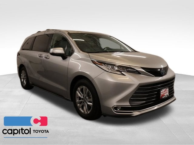 2022 Toyota Sienna Passenger Van 