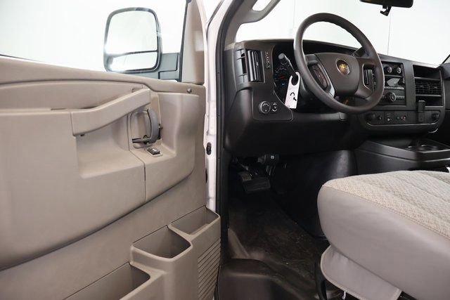 2025 Chevrolet Express Cargo Work Van - Photo 18