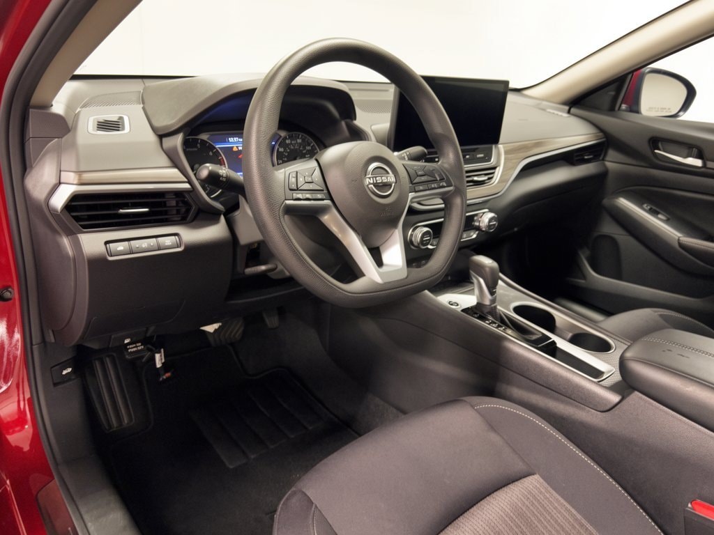 Used 2025 Nissan Altima SV FWD Sedan