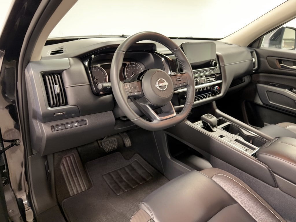 Used 2024 Nissan Pathfinder SL FWD SUV