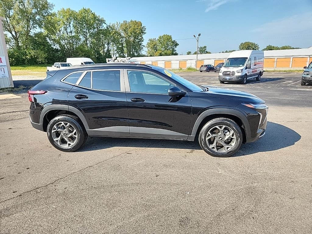 Used 2025 Chevrolet Trax LT SUV