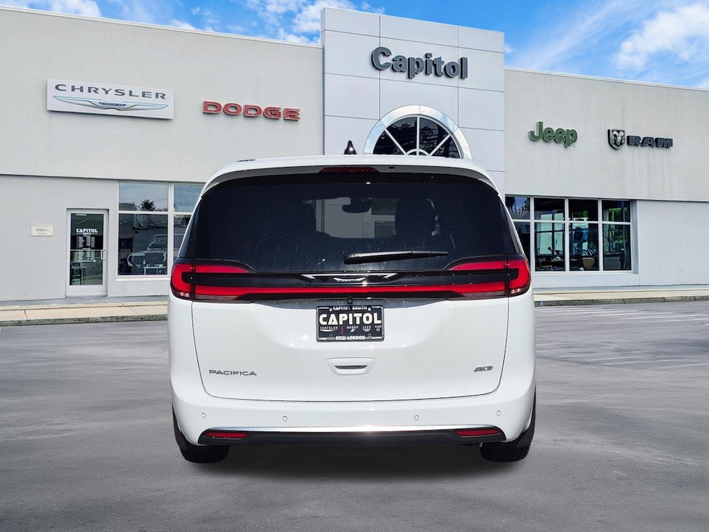 New 2027 Chrysler Pacifica Select Passenger Van