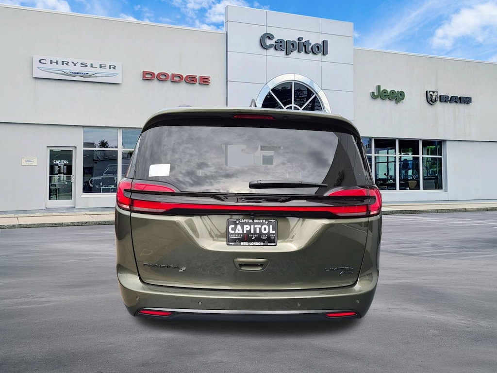 New 2027 Chrysler Pacifica Limited Passenger Van