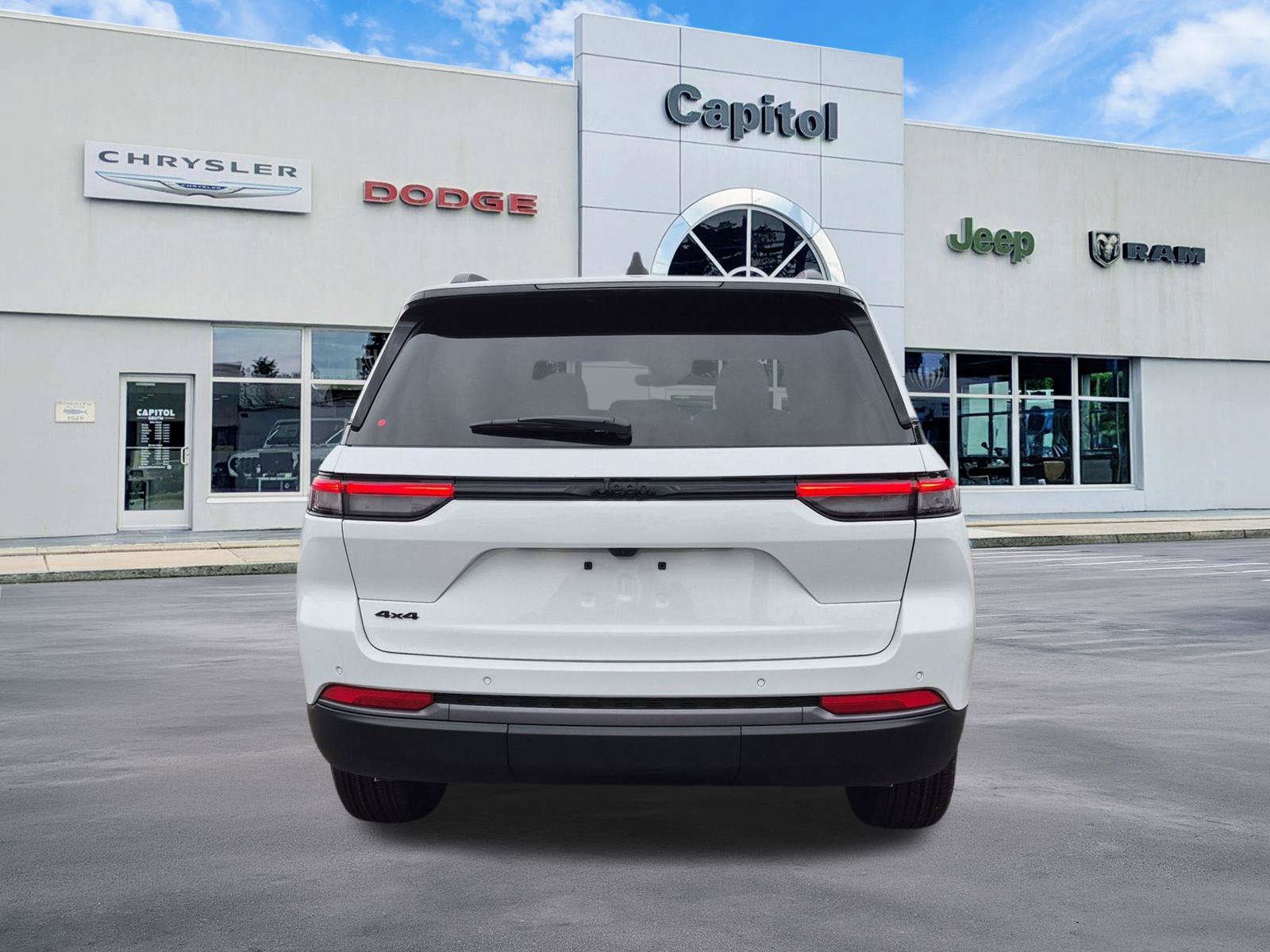 New 2027 Jeep Grand Cherokee Laredo Altitude Sport Utility