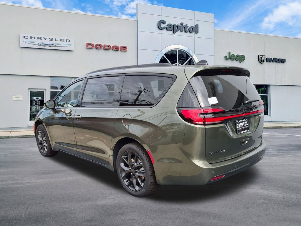 New 2027 Chrysler Pacifica Limited Passenger Van