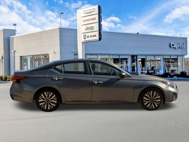 Used 2024 Nissan Altima 2.5 SV Sedan