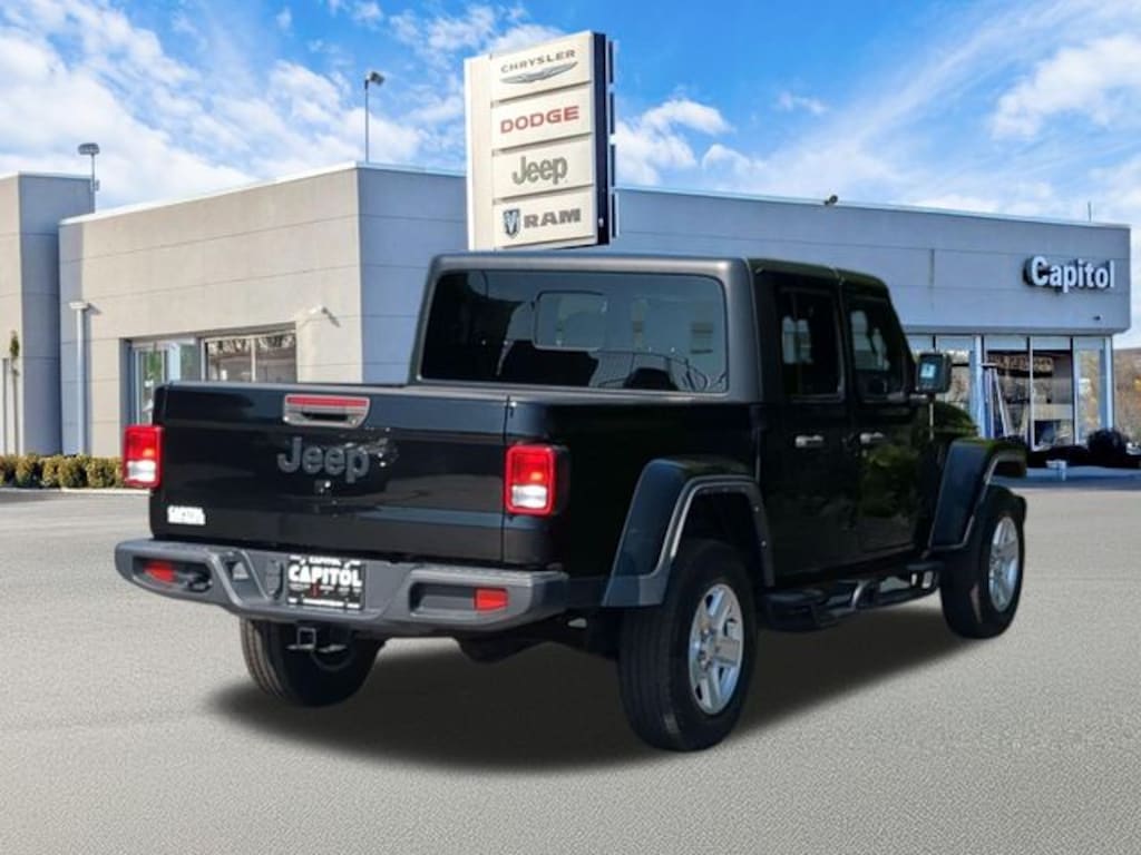 Used 2022 Jeep Gladiator Sport Truck
