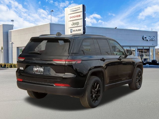Used 2025 Jeep Grand Cherokee Altitude SUV