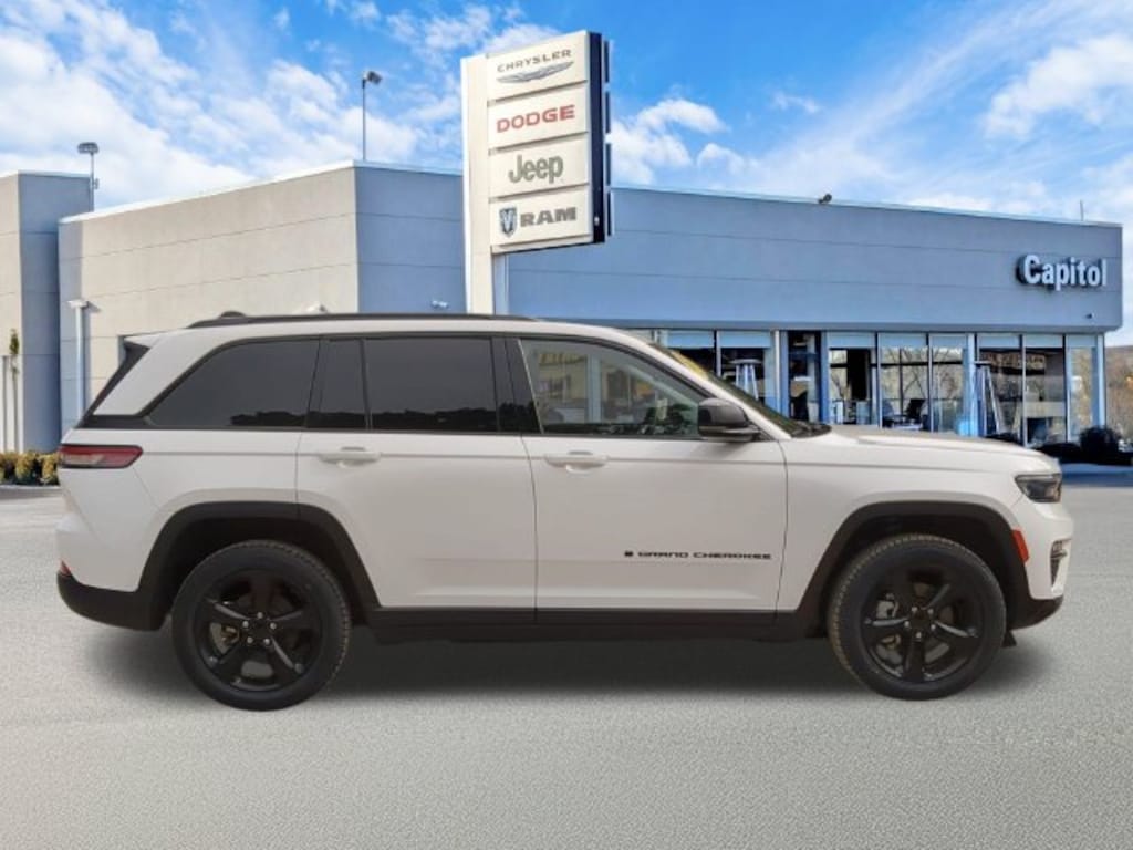 Used 2023 Jeep Grand Cherokee Limited SUV