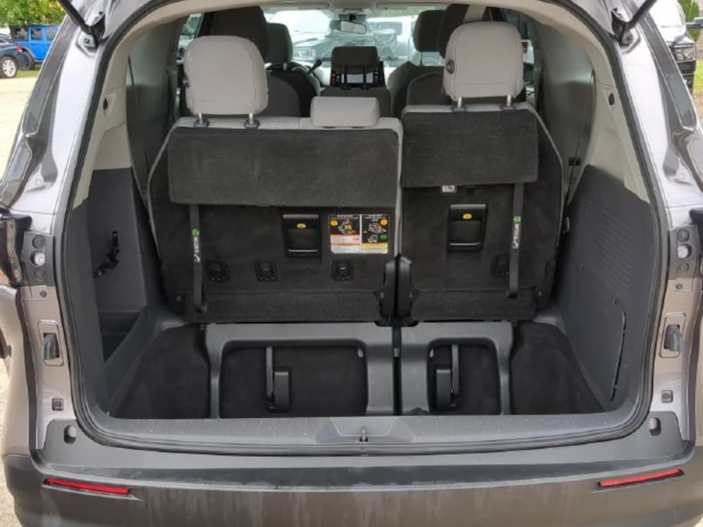 Used 2022 Toyota Sienna LE Minivan/Van