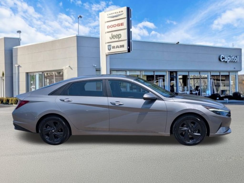 Used 2023 Hyundai Elantra SEL Sedan