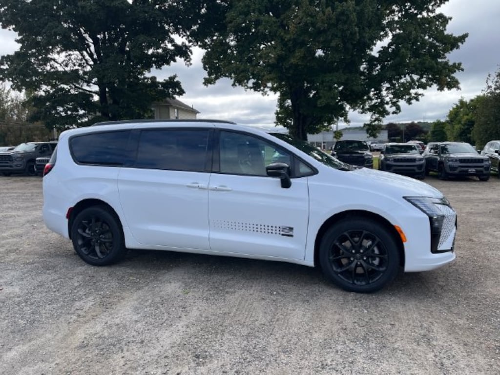 New 2027 Chrysler Pacifica Select Passenger Van