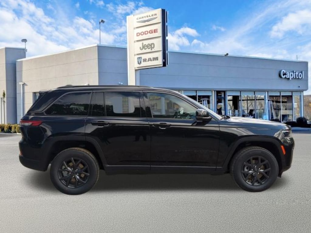 New 2027 Jeep Grand Cherokee Laredo Altitude Sport Utility