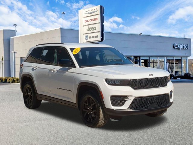 Used 2025 Jeep Grand Cherokee Altitude SUV