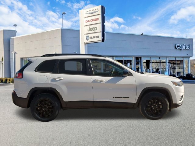 Used 2023 Jeep Cherokee Altitude SUV