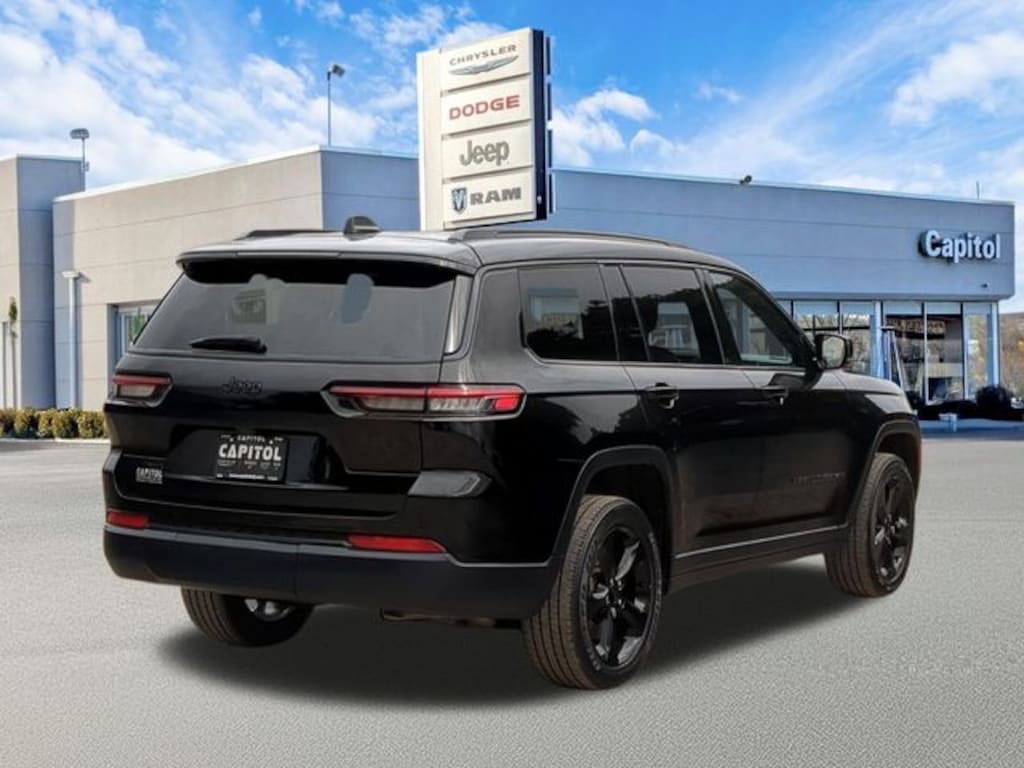 Used 2023 Jeep Grand Cherokee L Altitude SUV