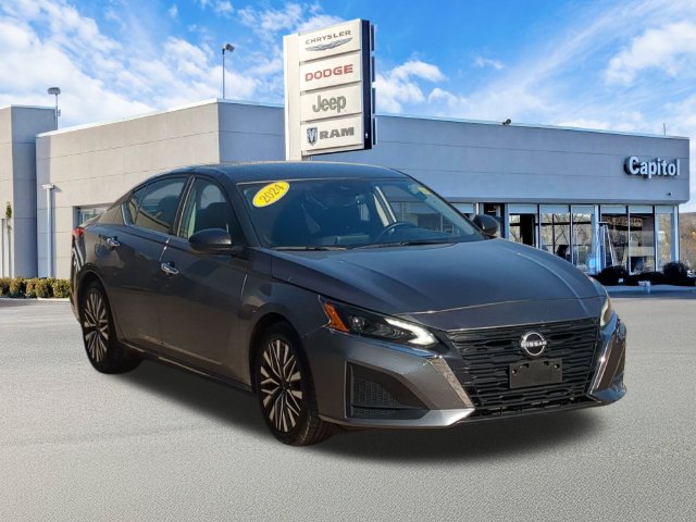 Used 2024 Nissan Altima 2.5 SV Sedan