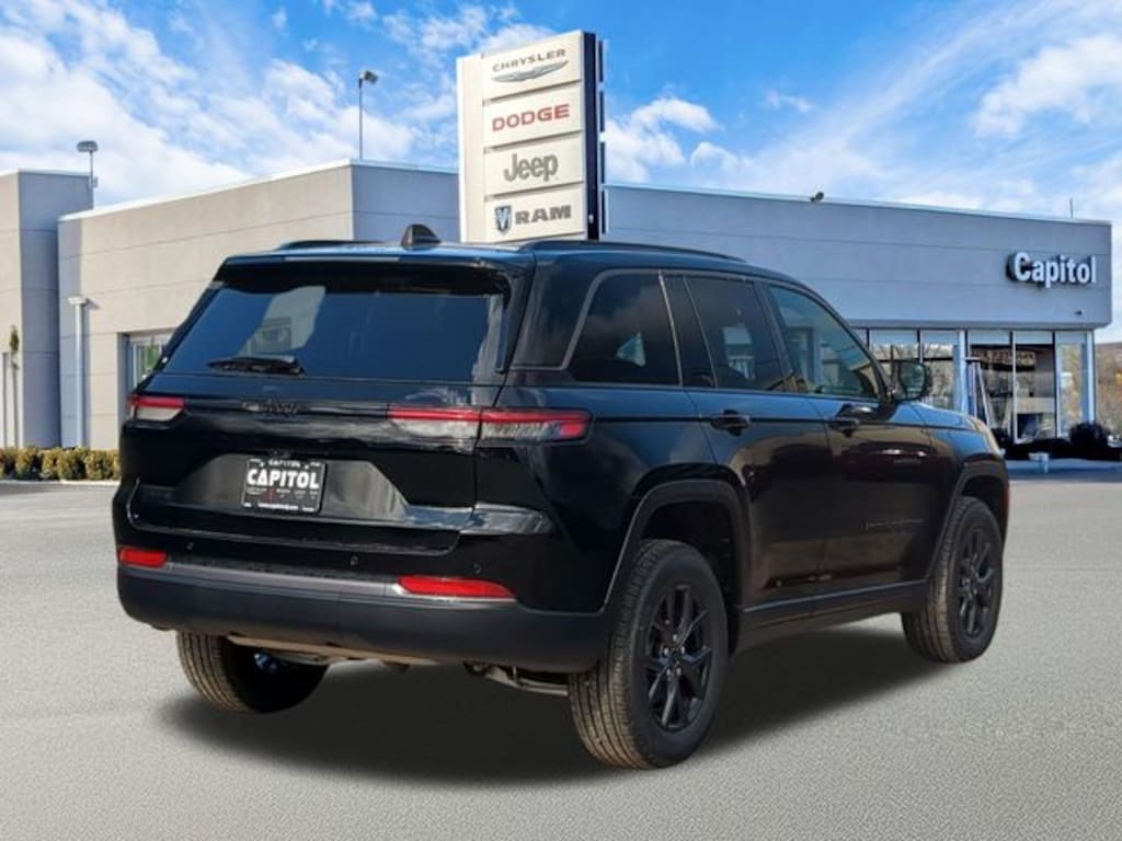 New 2027 Jeep Grand Cherokee Laredo Altitude Sport Utility
