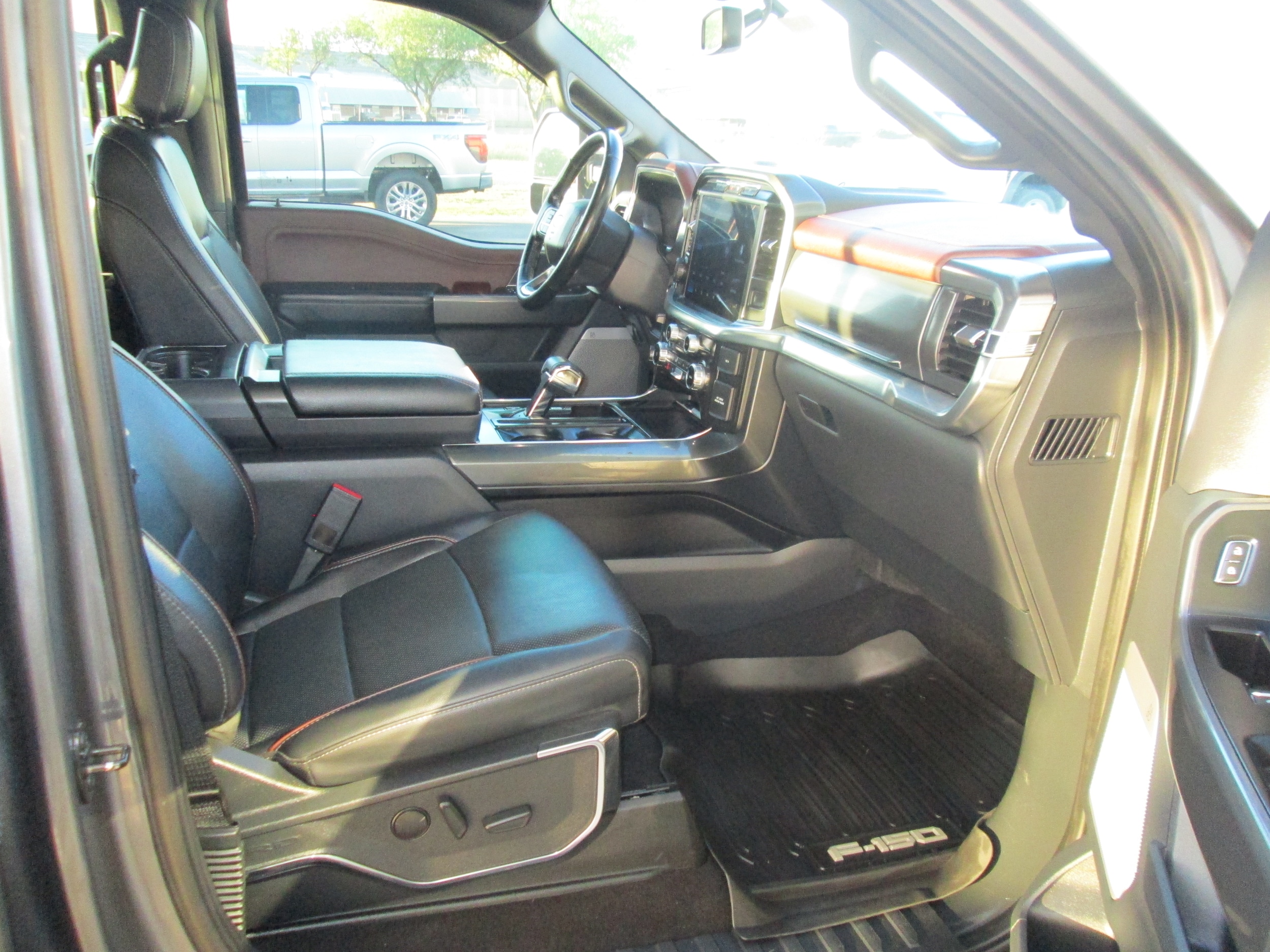 2022 Ford F-150 Lariat - Photo 11