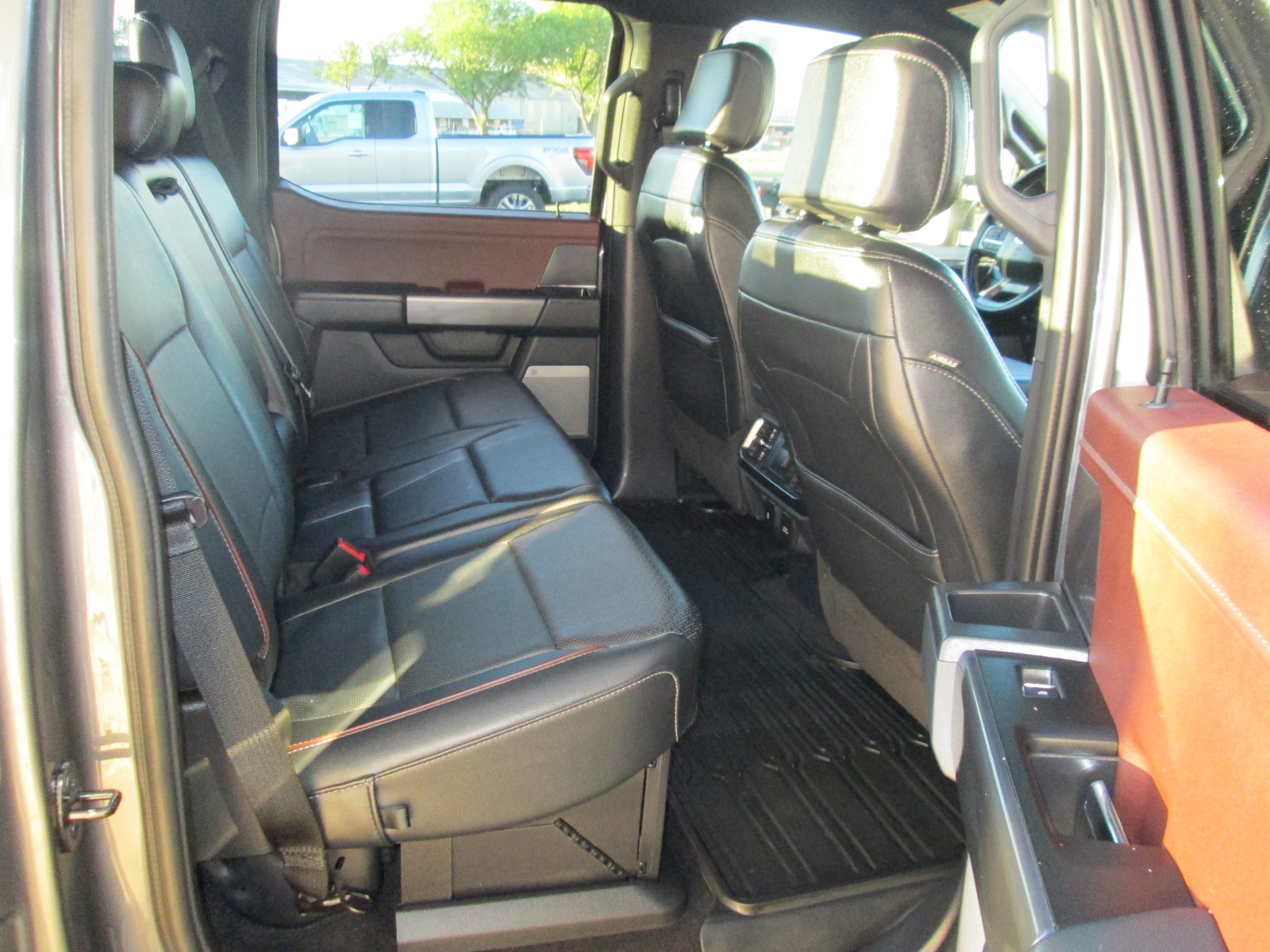 2022 Ford F-150 Lariat - Photo 10