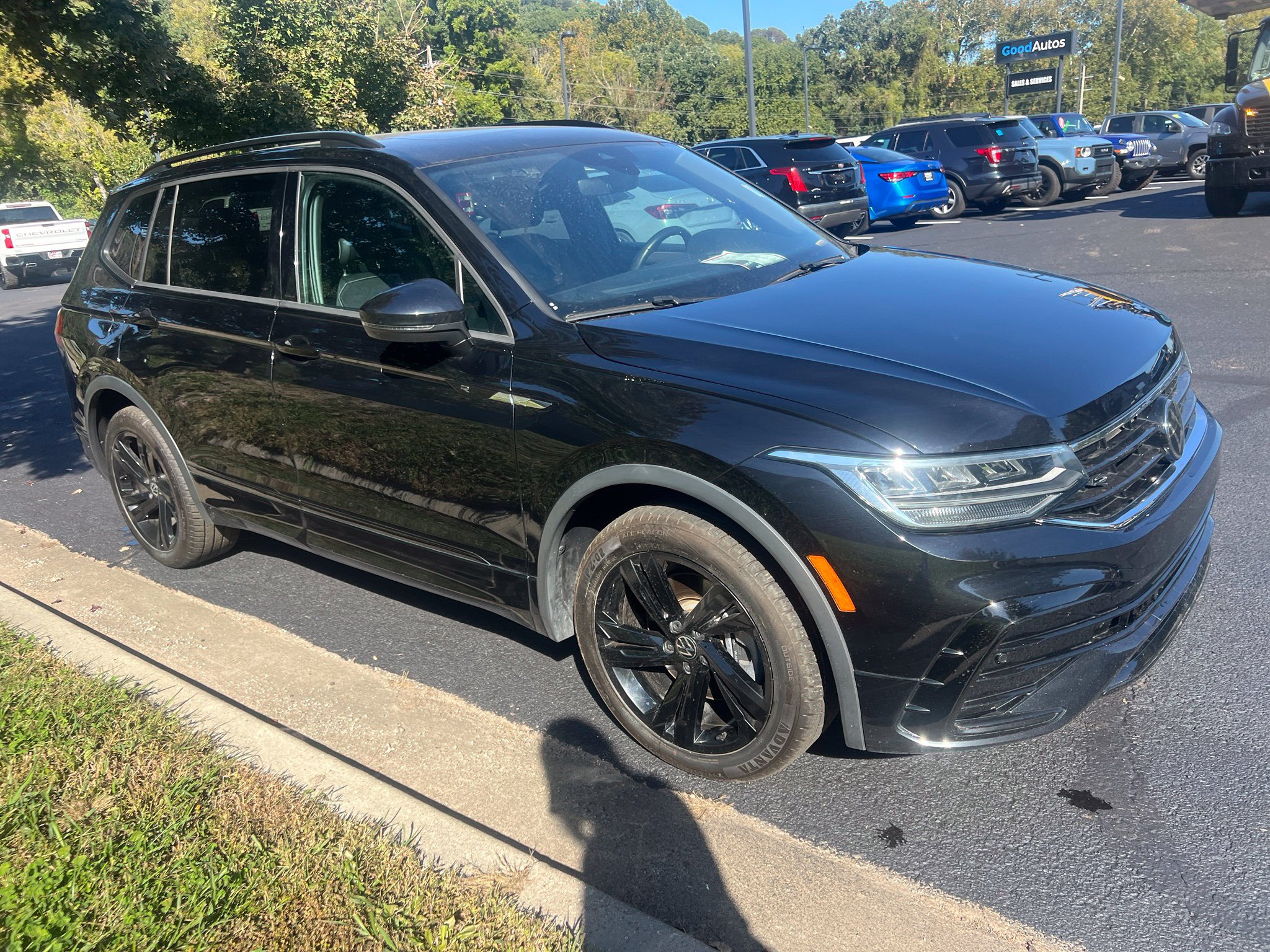 Used 2023 Volkswagen Tiguan 2.0T SE R-Line Black SUV