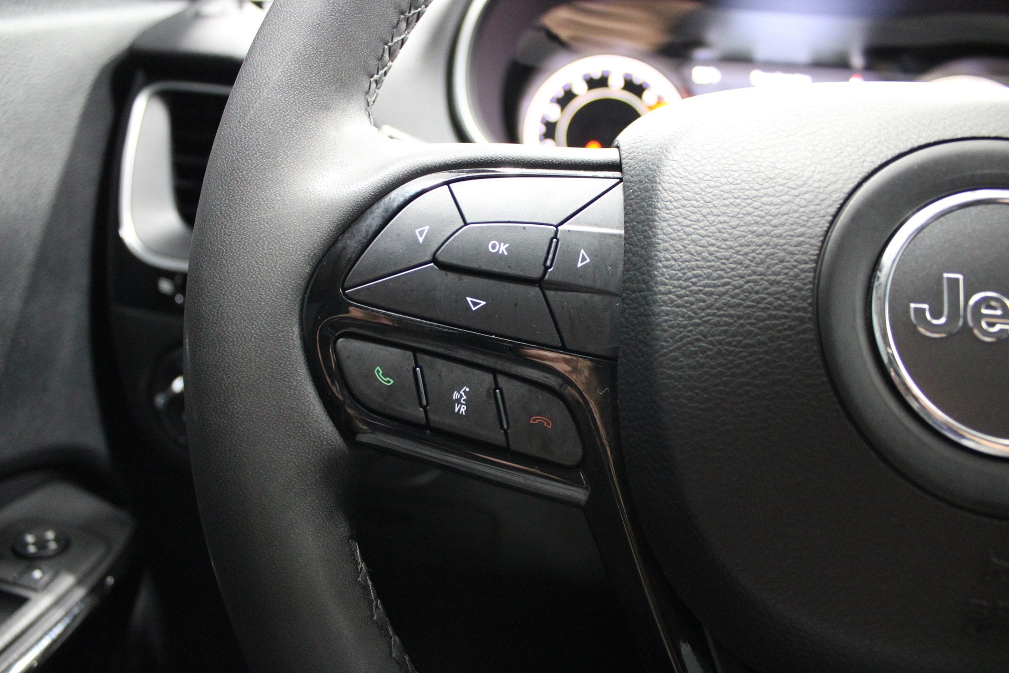 2023 Jeep Cherokee Altitude Lux - Photo 40