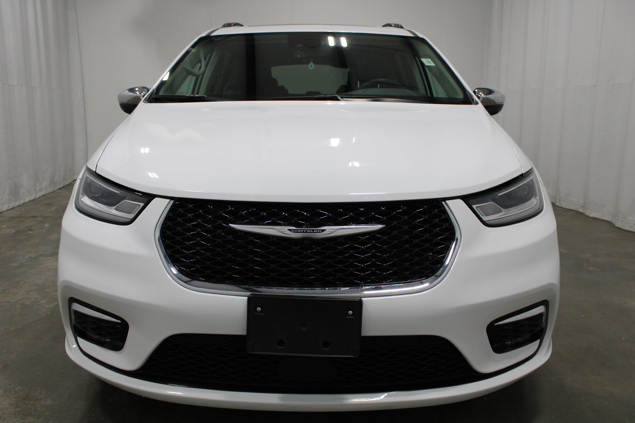 Used 2023 Chrysler Pacifica Limited Minivan/Van