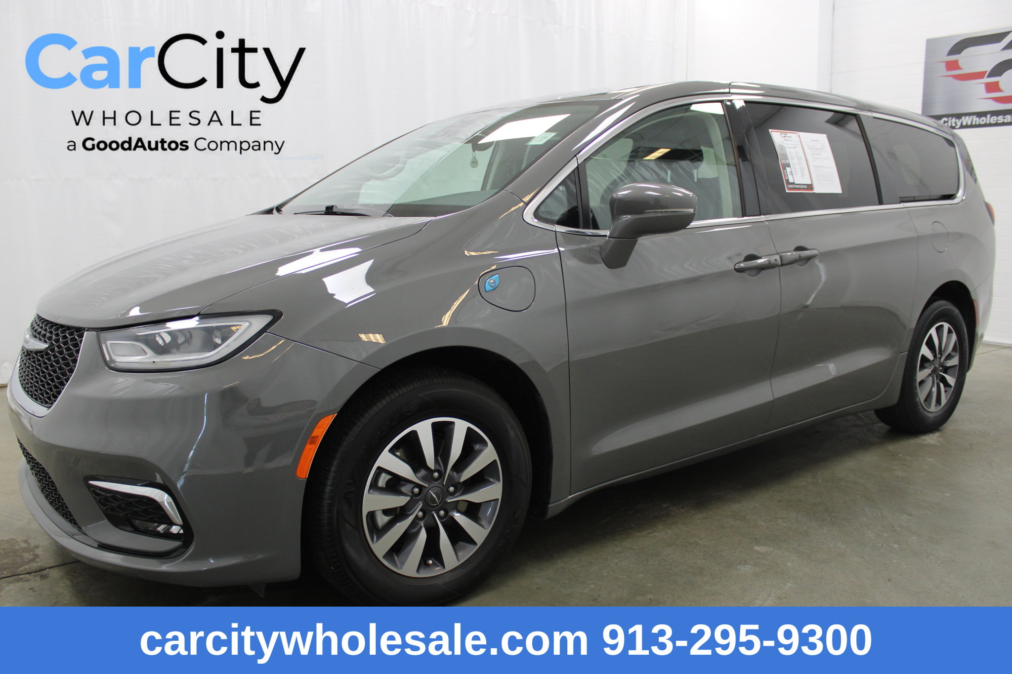 Used 2022 Chrysler Pacifica Hybrid Touring L Minivan/Van