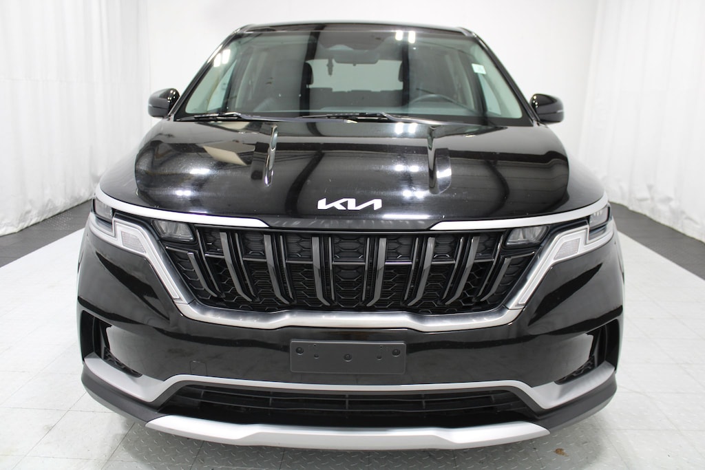 Used 2024 Kia Carnival LX Minivan/Van